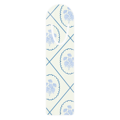 Blue Delft floral metal bookmark with vintage ceramic-inspired blue and white pattern